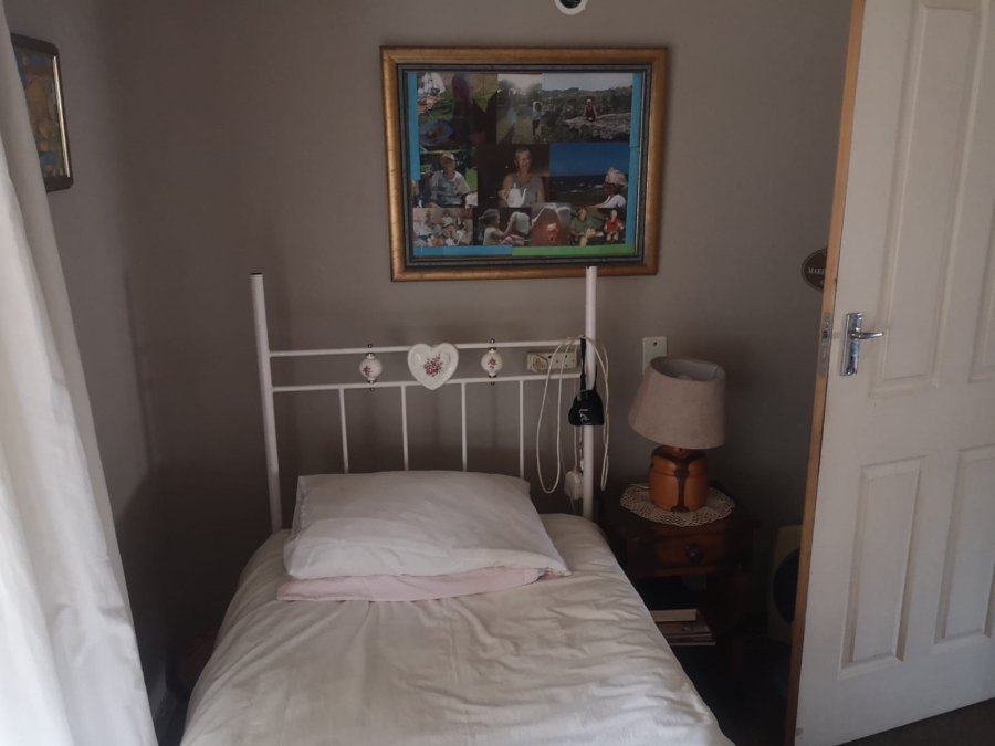 5 Bedroom Property for Sale in Despatch Central Eastern Cape